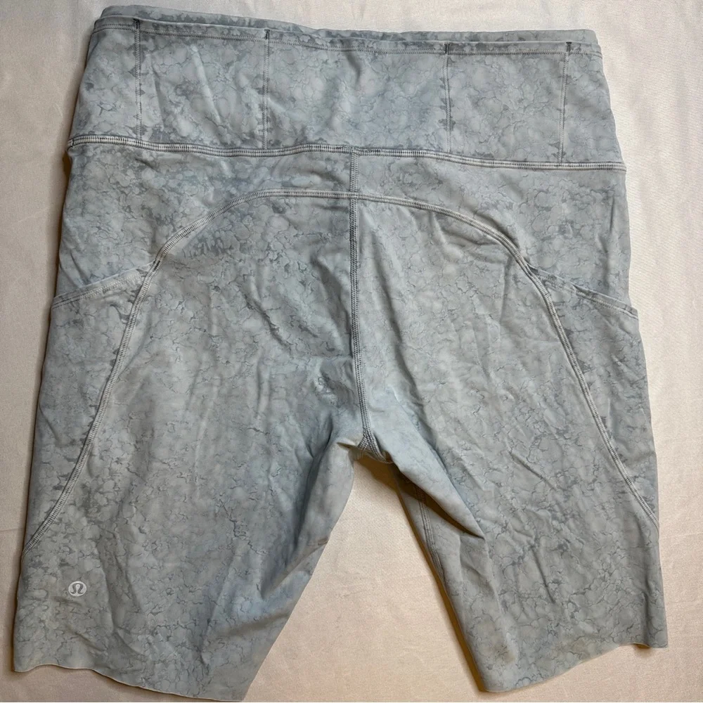 Lululemon Wunder Train High-Rise 10” Shorts | Size 14 Grey Marble Dye Pockets - Picture 5 of 8